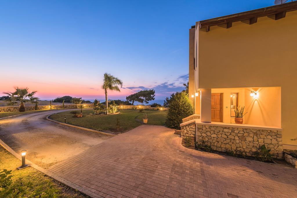 Villa Russelia Kalavarda Екстер'єр фото